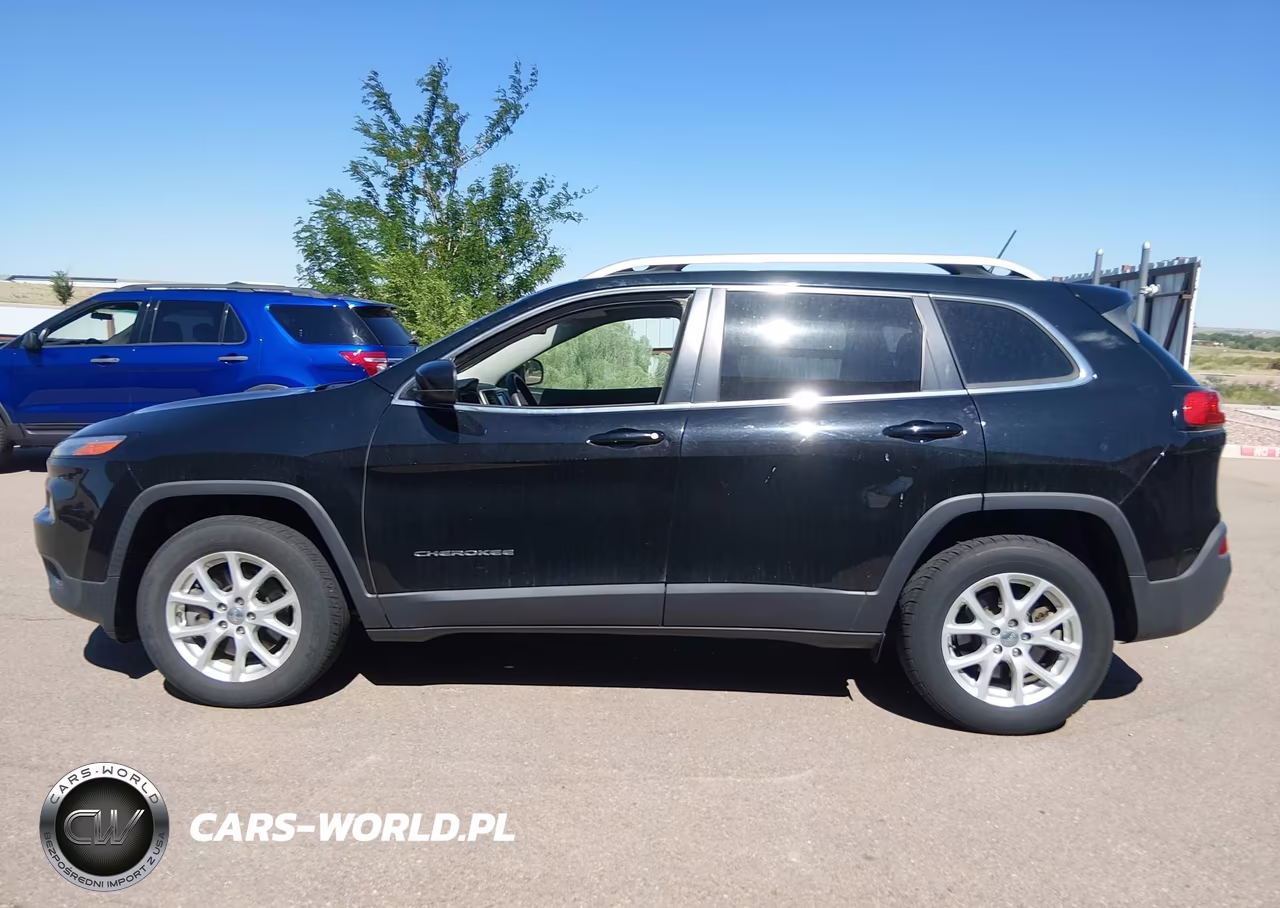 2018 Jeep Cherokee Latitude 4X4 VIN:1C4PJMCB7JD559264 - 17