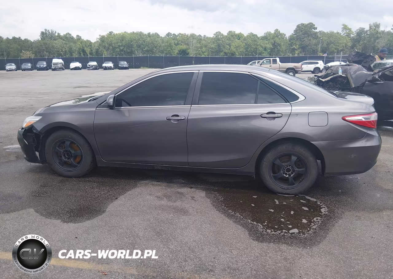 2016 Toyota Camry Le VIN:4T1BF1FK8GU152175 - 14