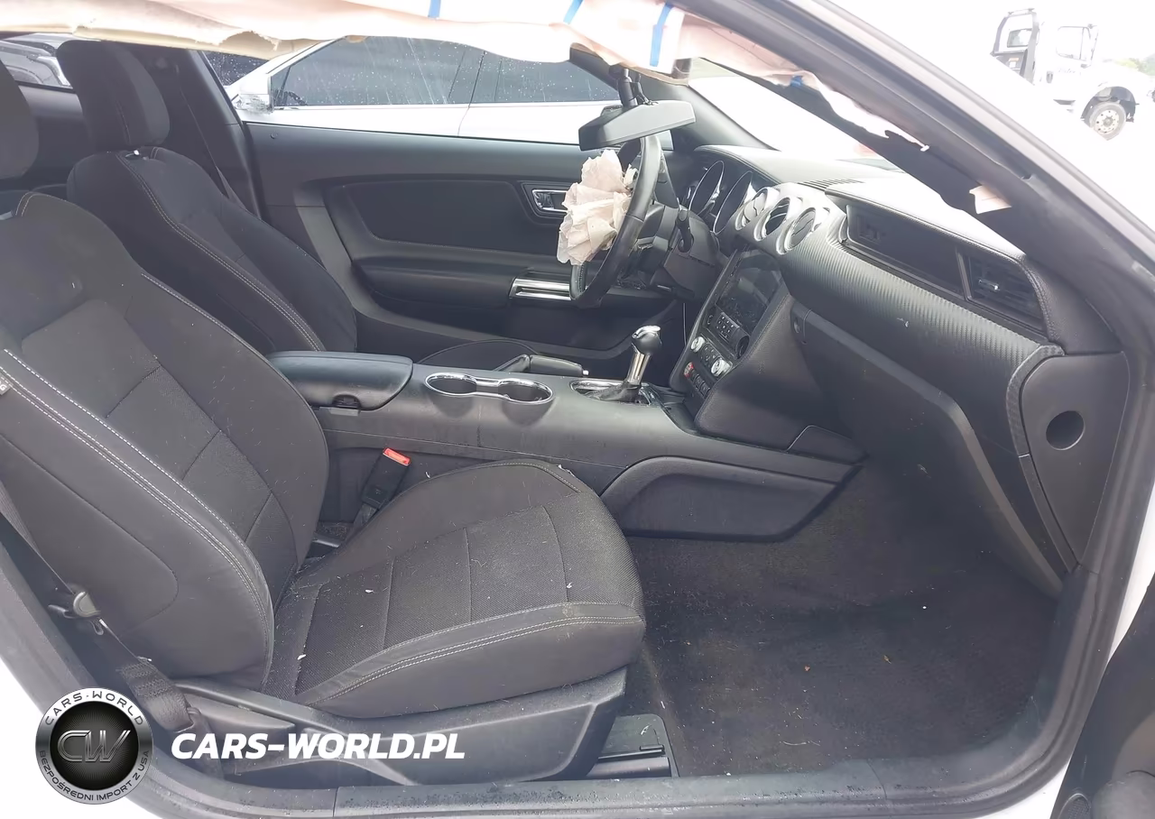 2016 Ford Mustang V6 VIN:1FA6P8AM6G5296098 - 5