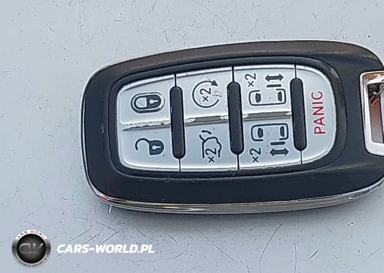 2018 Chrysler Pacifica Touring L Plus VIN:2C4RC1EG1JR188559 - 11