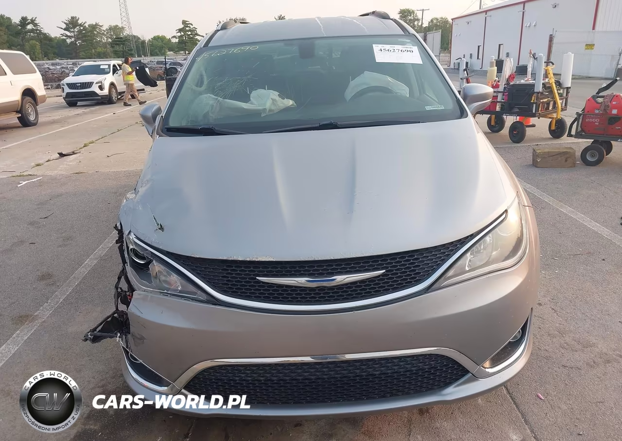 2018 Chrysler Pacifica Touring L Plus VIN:2C4RC1EG1JR188559 - 12