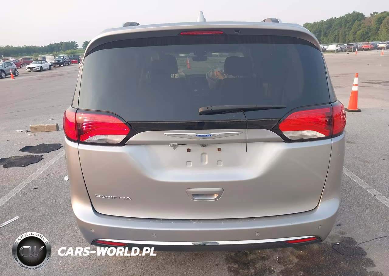 2018 Chrysler Pacifica Touring L Plus VIN:2C4RC1EG1JR188559 - 16