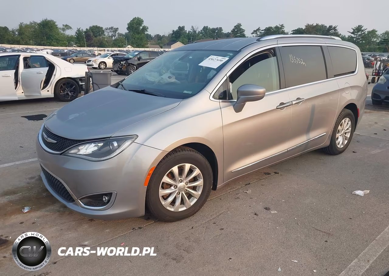 2018 Chrysler Pacifica Touring L Plus VIN:2C4RC1EG1JR188559 - 2
