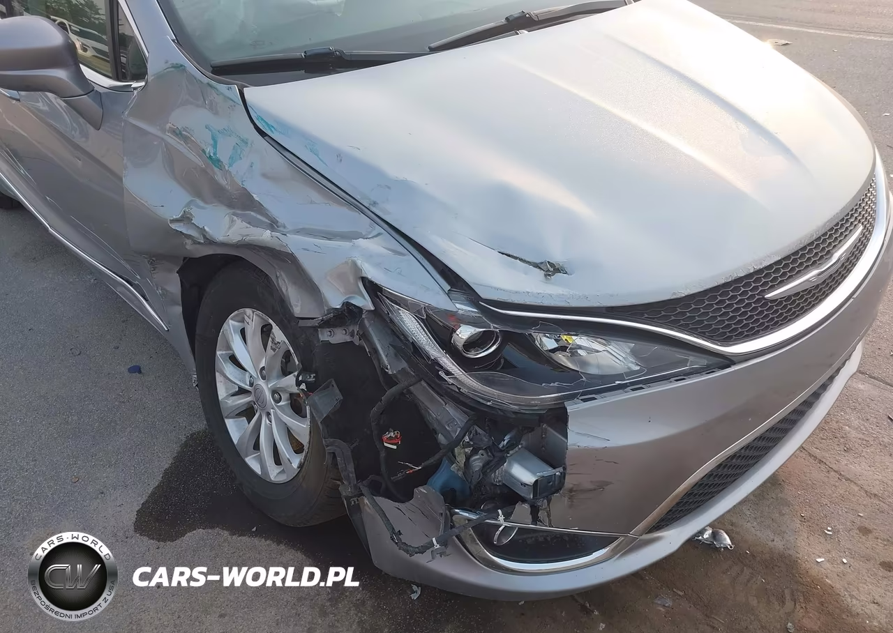 2018 Chrysler Pacifica Touring L Plus VIN:2C4RC1EG1JR188559 - 6
