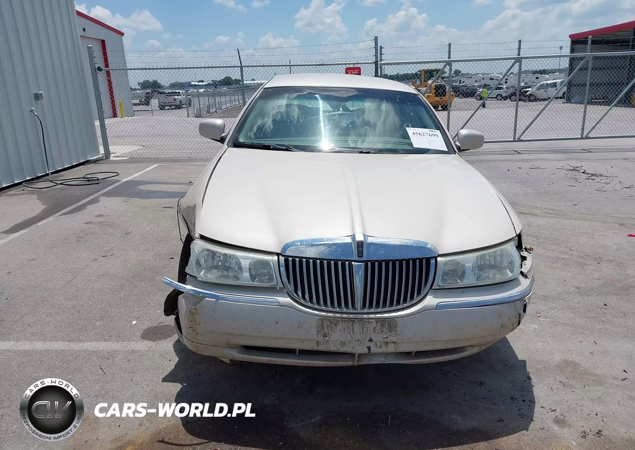 2002 Lincoln Town Car Cartier VIN:1LNHM83W32Y642931 - 12