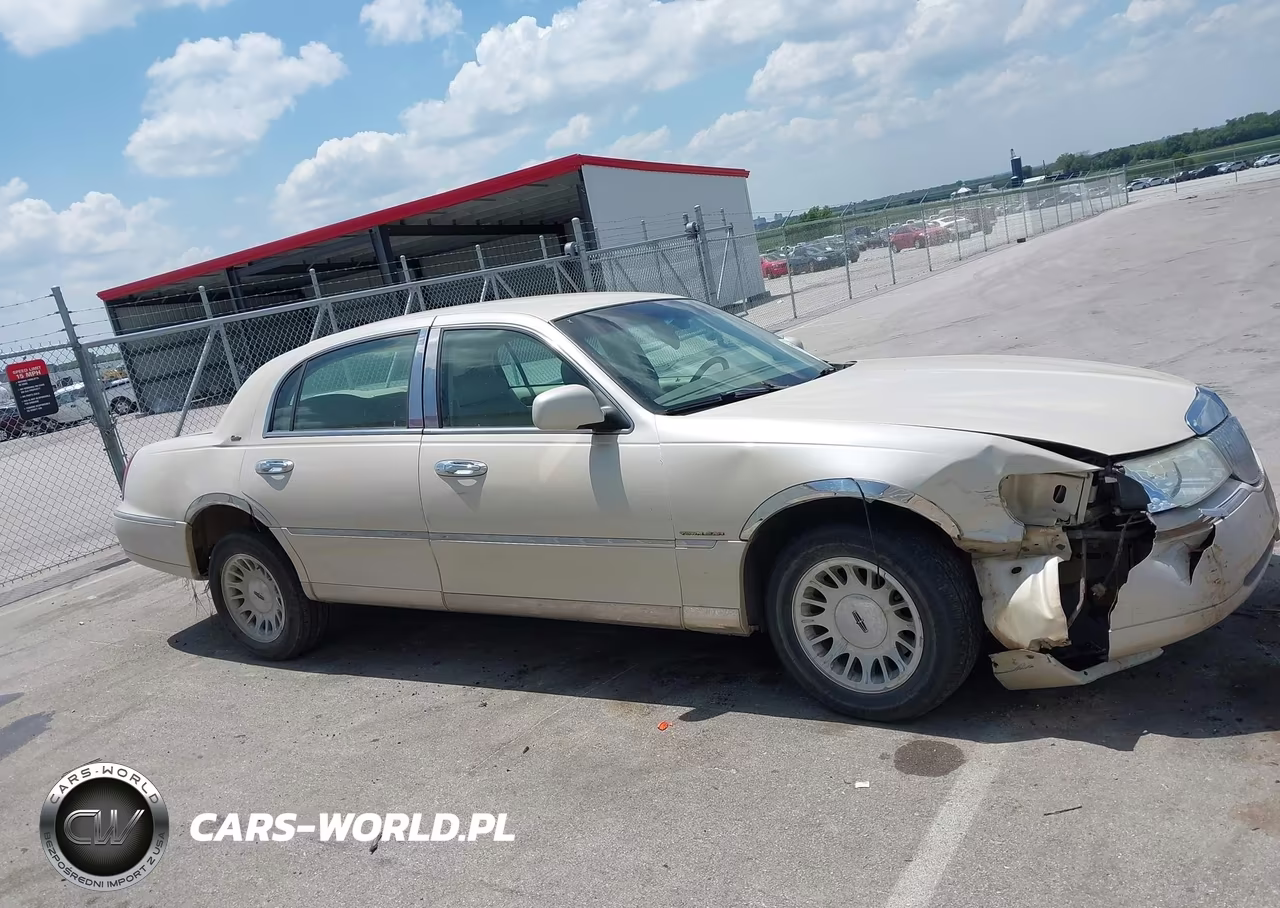 2002 Lincoln Town Car Cartier VIN:1LNHM83W32Y642931 - 13