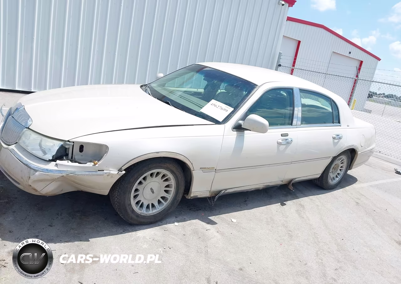 2002 Lincoln Town Car Cartier VIN:1LNHM83W32Y642931 - 14