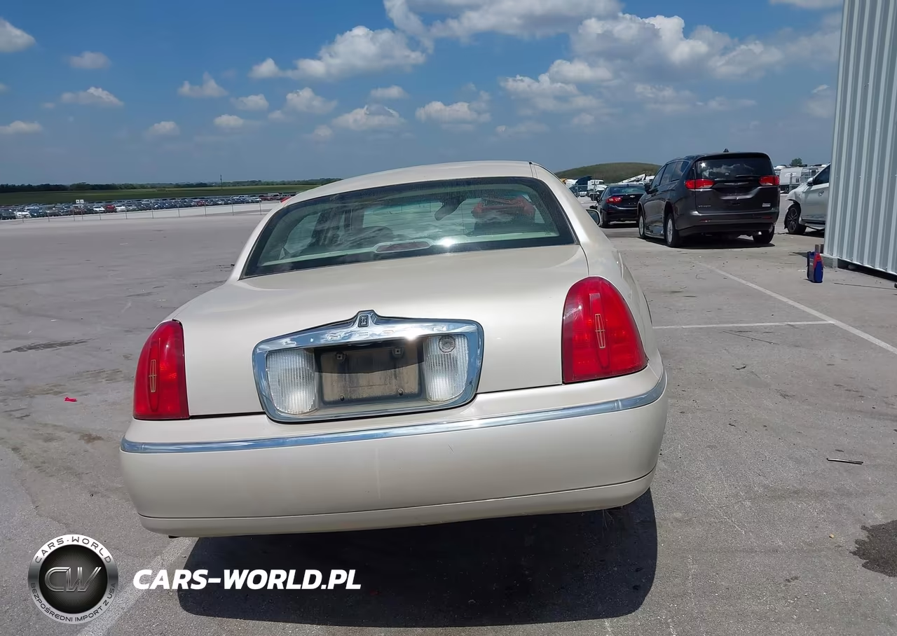 2002 Lincoln Town Car Cartier VIN:1LNHM83W32Y642931 - 16