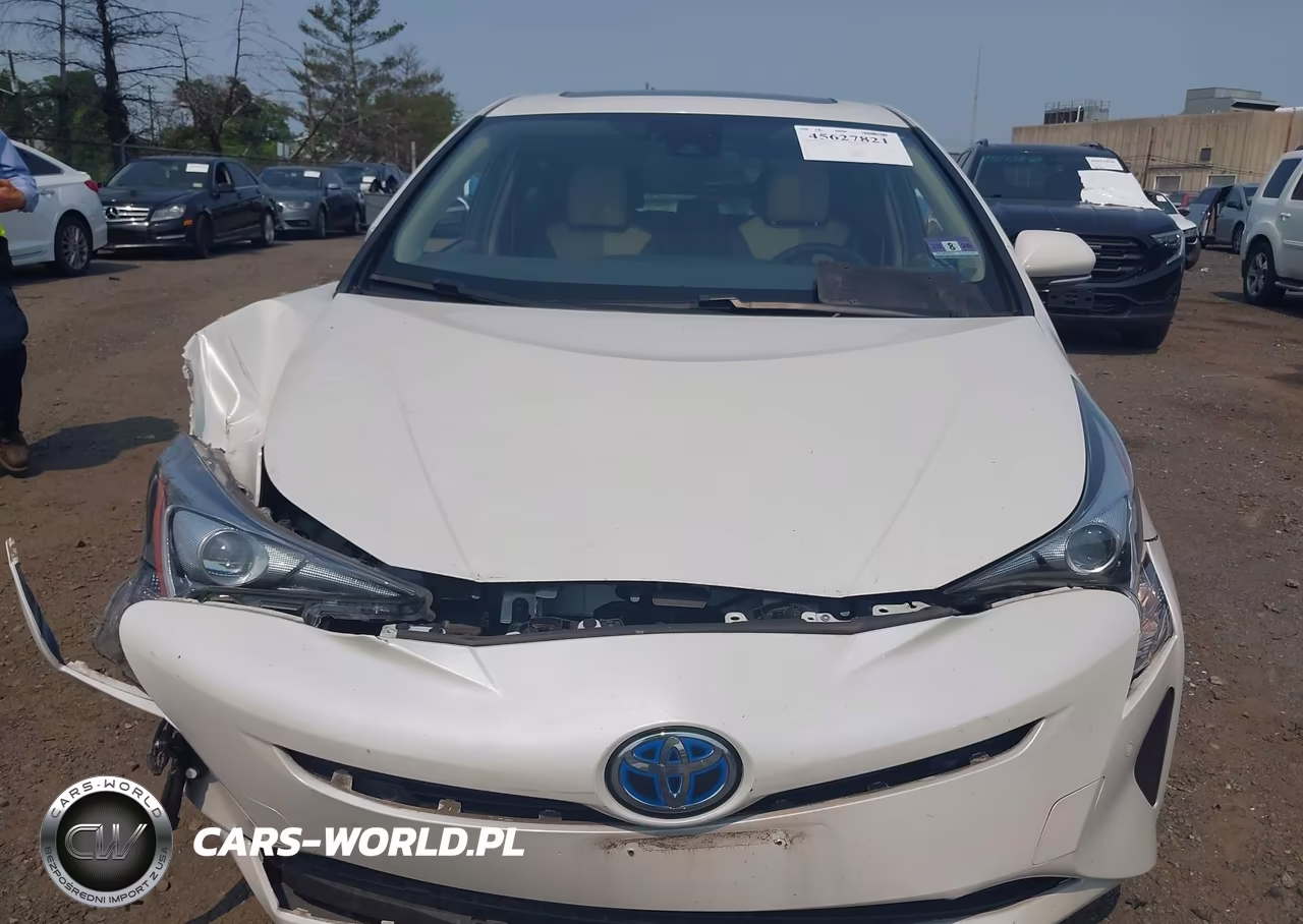 2018 Toyota Prius Four VIN:JTDKARFU4J3057483 - 11