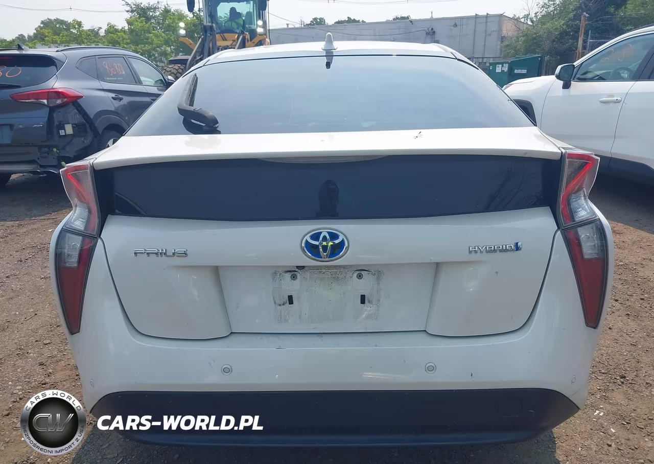 2018 Toyota Prius Four VIN:JTDKARFU4J3057483 - 15