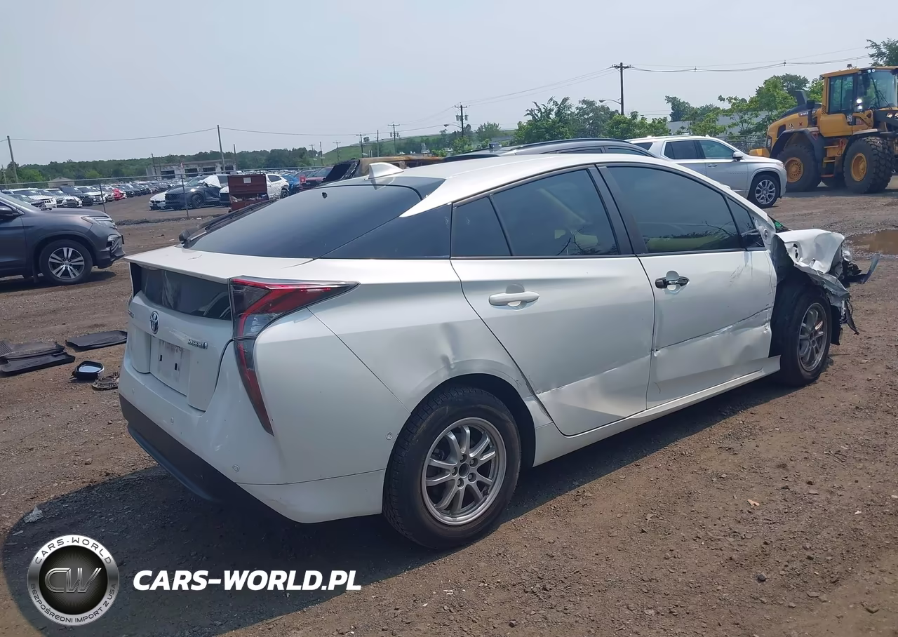 2018 Toyota Prius Four VIN:JTDKARFU4J3057483 - 4