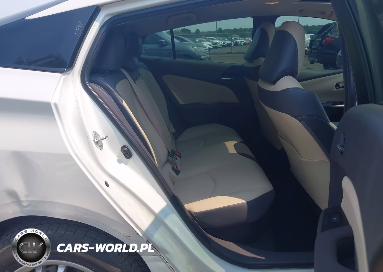 2018 Toyota Prius Four VIN:JTDKARFU4J3057483 - 8