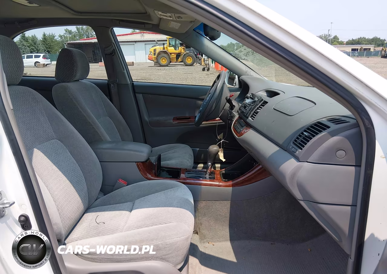 2003 Toyota Camry Xle VIN:4T1BE32K43U260484 - 5
