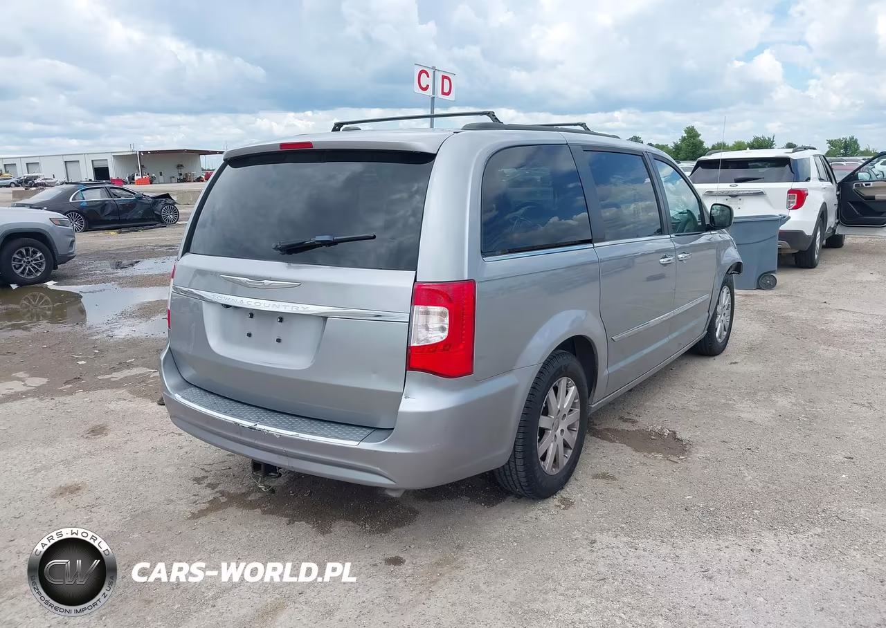 2015 Chrysler Town & Country Touring VIN:2C4RC1BG5FR662038 - 4