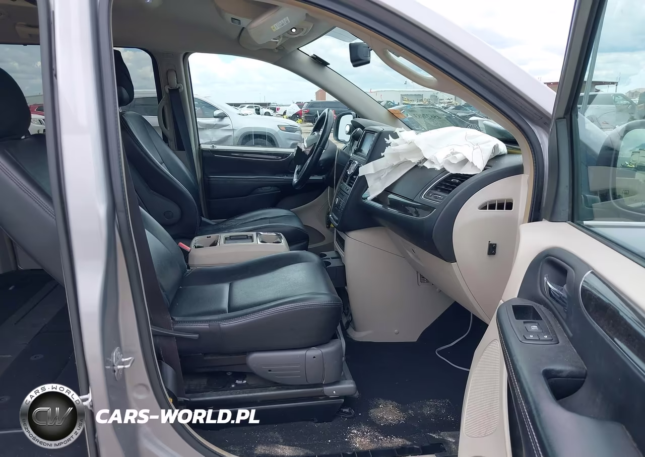 2015 Chrysler Town & Country Touring VIN:2C4RC1BG5FR662038 - 5