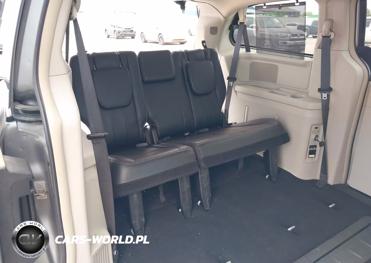 2015 Chrysler Town & Country Touring VIN:2C4RC1BG5FR662038 - 8