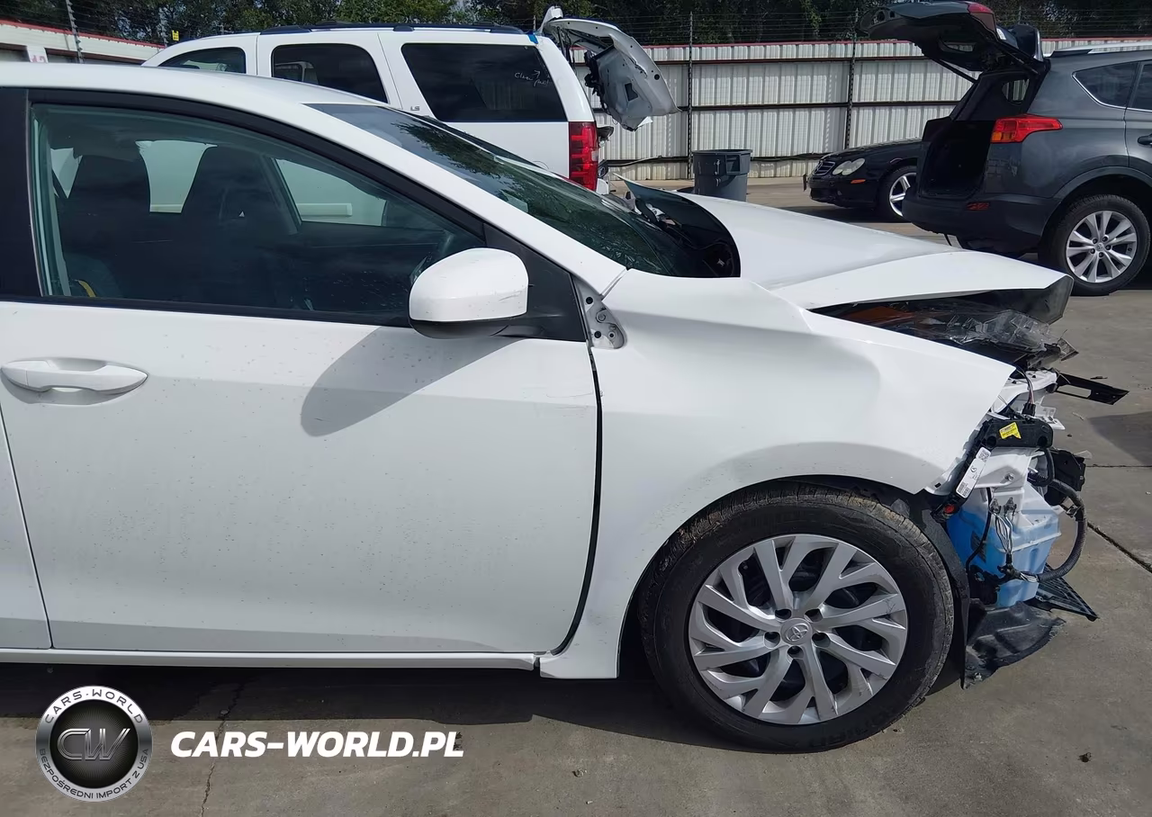 2019 Toyota Corolla Le VIN:5YFBURHE7KP884092 - 18