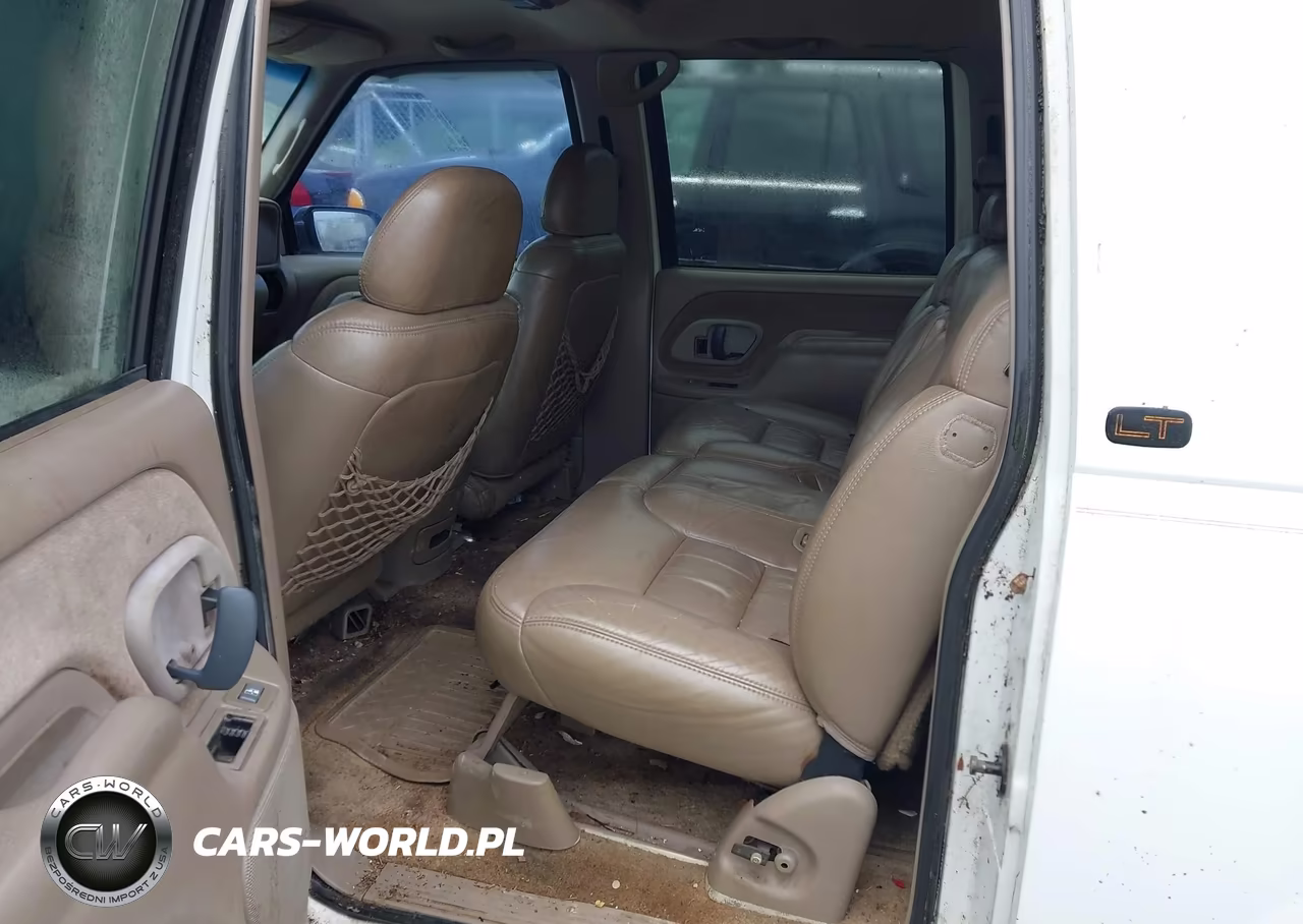1999 Chevrolet Suburban Lt VIN:3GNEC16R0XG216825 - 8