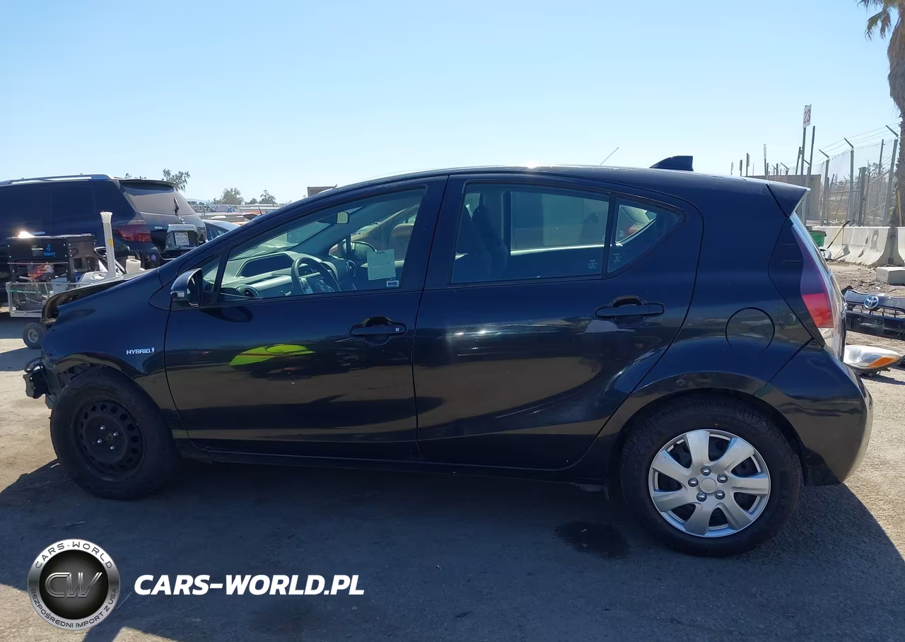 2016 Toyota Prius C Two VIN:JTDKDTB39G1118025 - 15