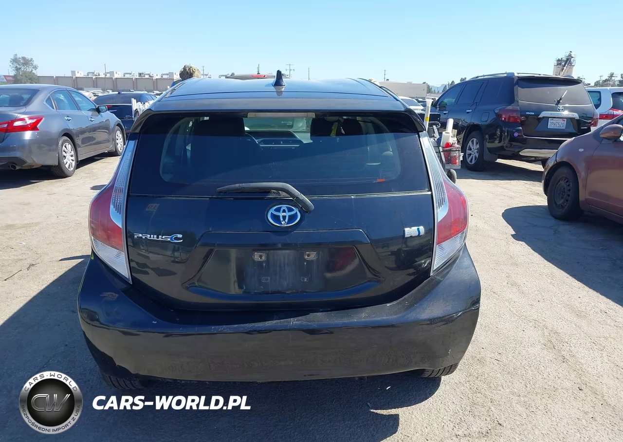 2016 Toyota Prius C Two VIN:JTDKDTB39G1118025 - 17