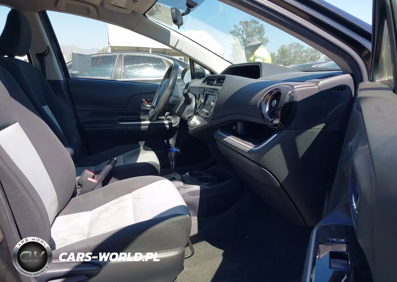 2016 Toyota Prius C Two VIN:JTDKDTB39G1118025 - 5