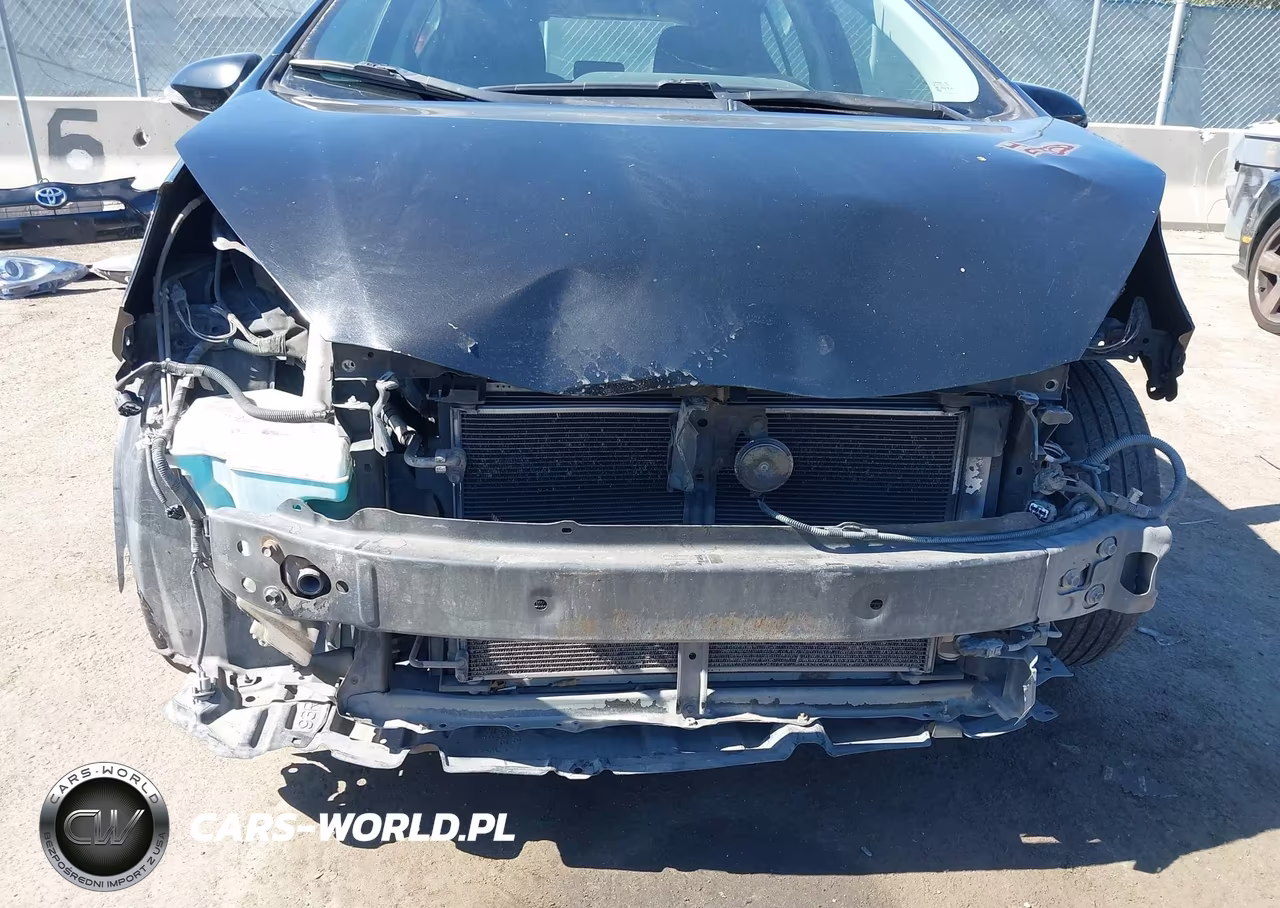 2016 Toyota Prius C Two VIN:JTDKDTB39G1118025 - 6