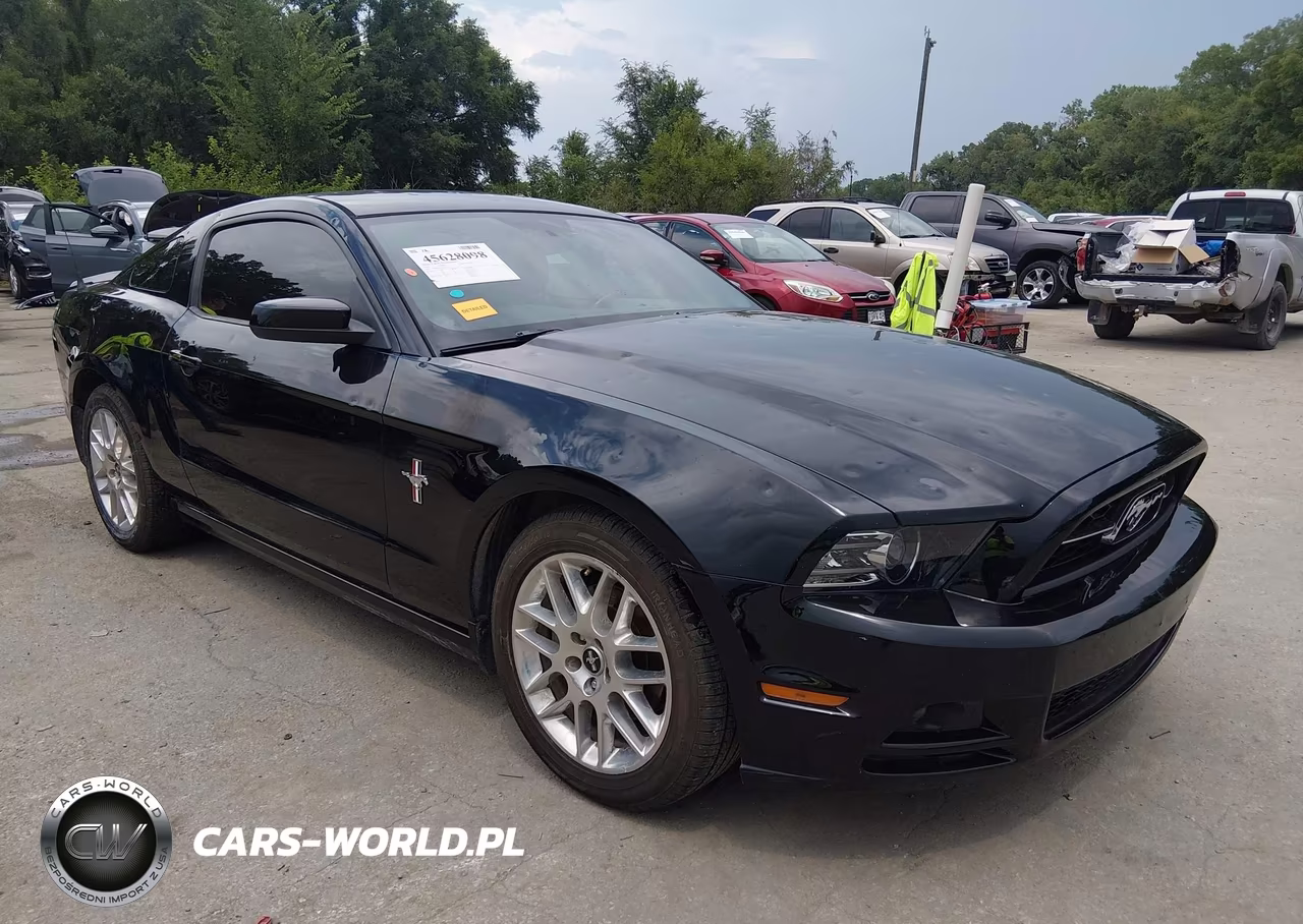 2013 Ford Mustang V6-V6 Premium