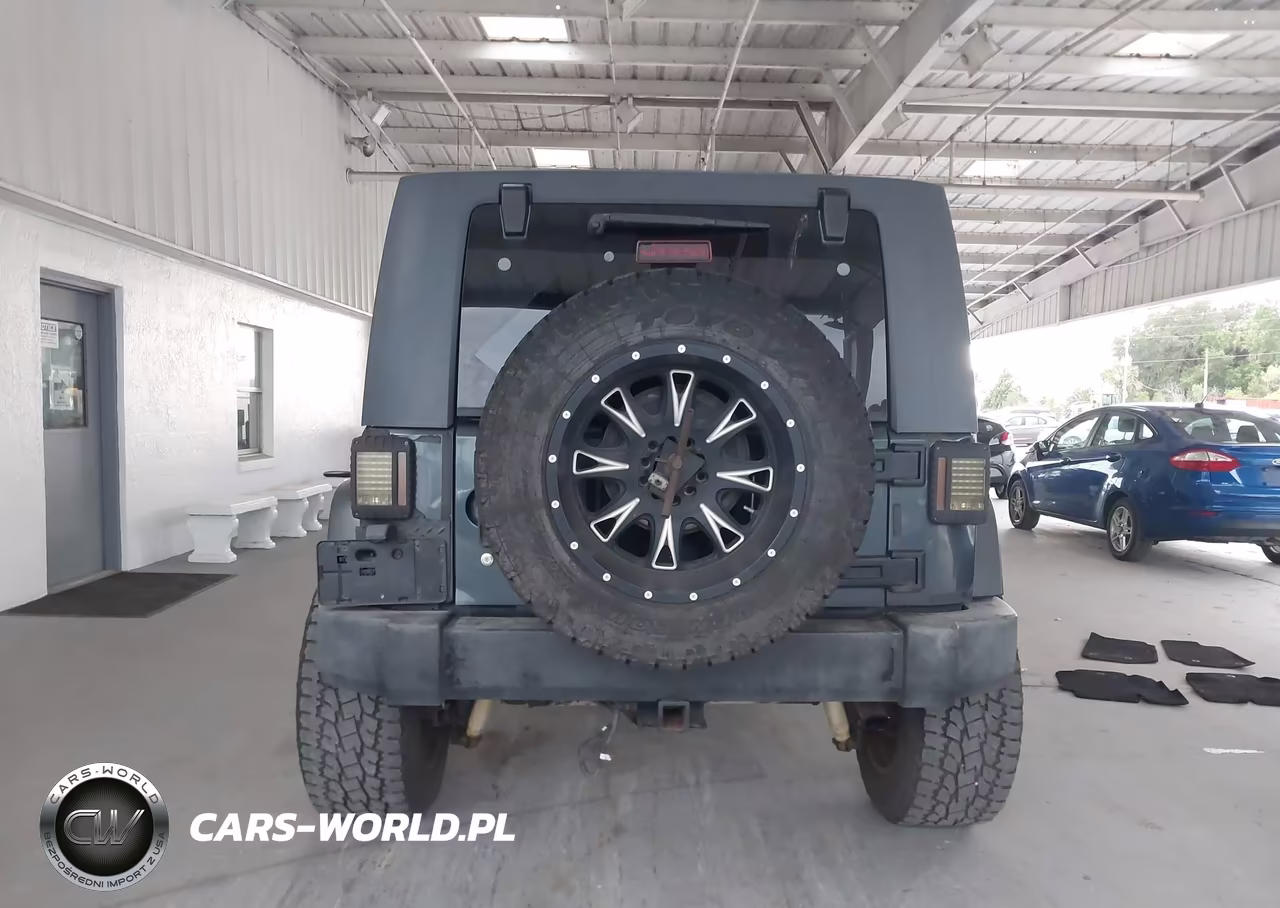 2007 Jeep Wrangler Unlimited Sahara VIN:1J4GA59177L190757 - 17