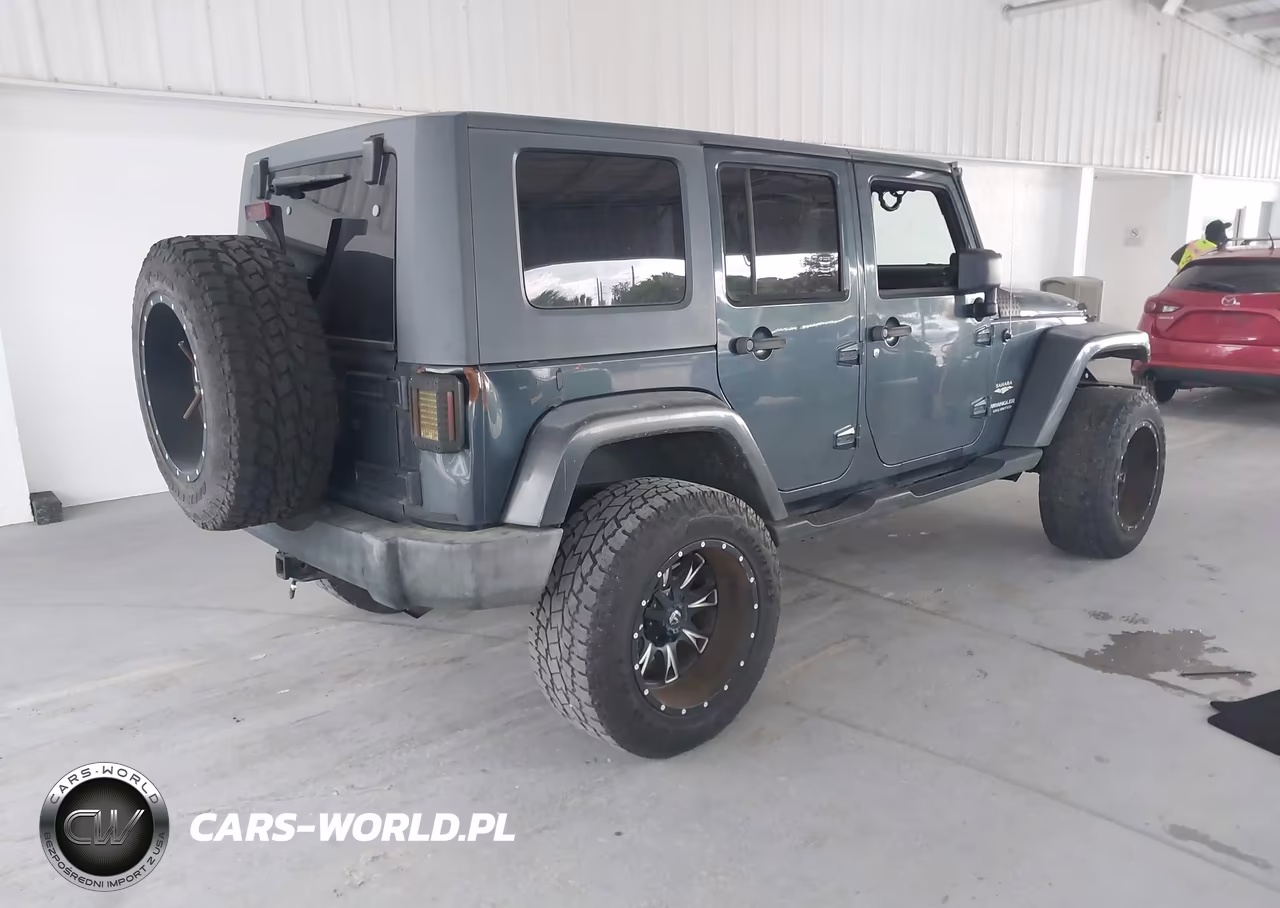 2007 Jeep Wrangler Unlimited Sahara VIN:1J4GA59177L190757 - 4