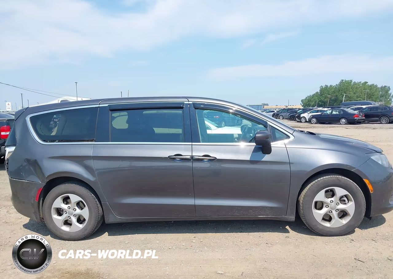 2017 Chrysler Pacifica Lx VIN:2C4RC1CG4HR519874 - 13