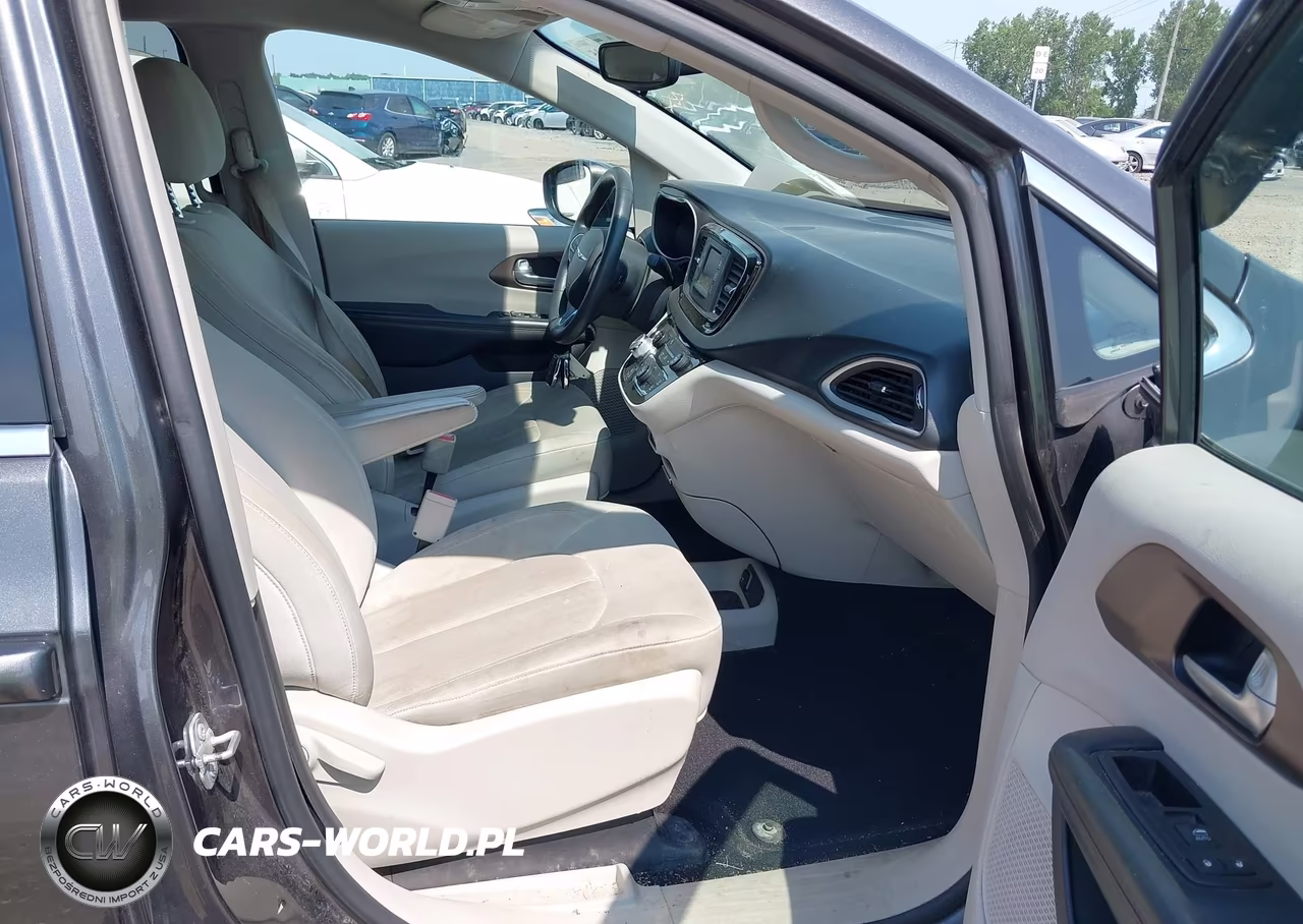 2017 Chrysler Pacifica Lx VIN:2C4RC1CG4HR519874 - 5