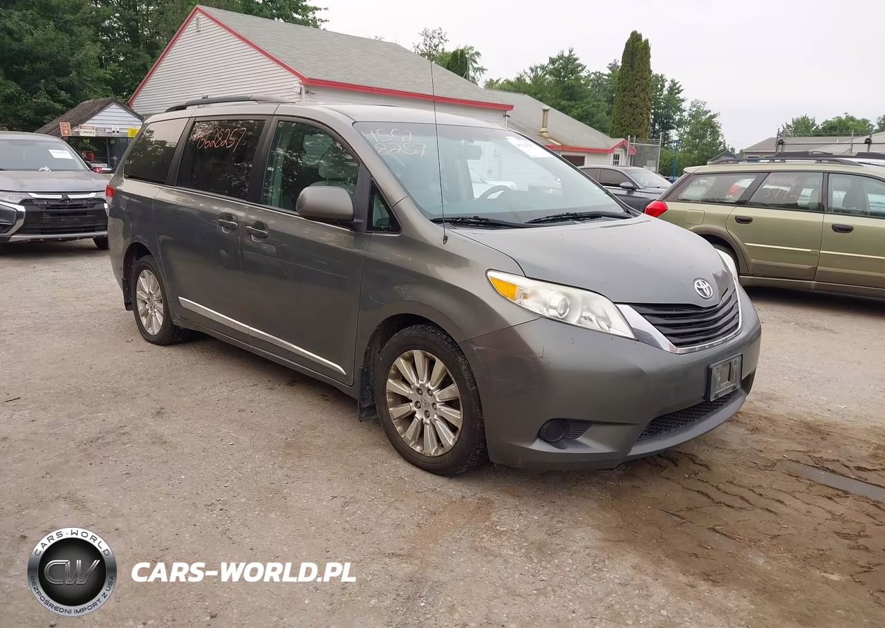 2011 Toyota Sienna Le – zdjęcie 1 z 16