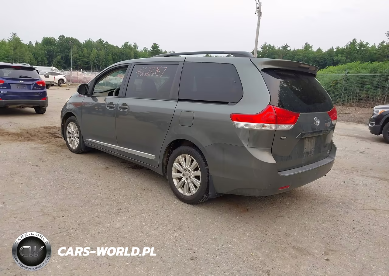 2011 Toyota Sienna Le VIN:5TDJK3DC4BS011779 - 3