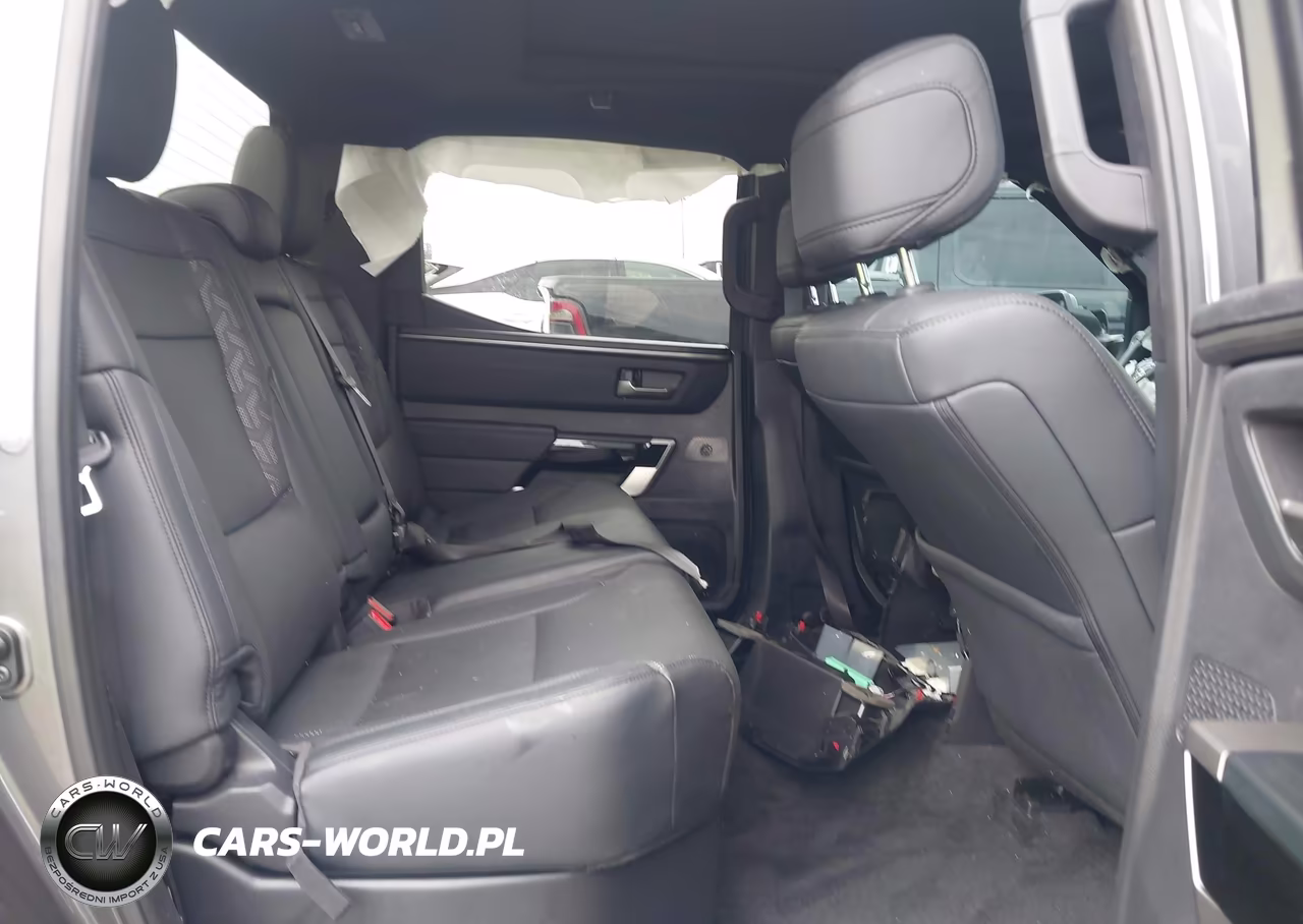2025 Toyota Tundra Limited VIN:5TFJA5DB2SX313085 - 8