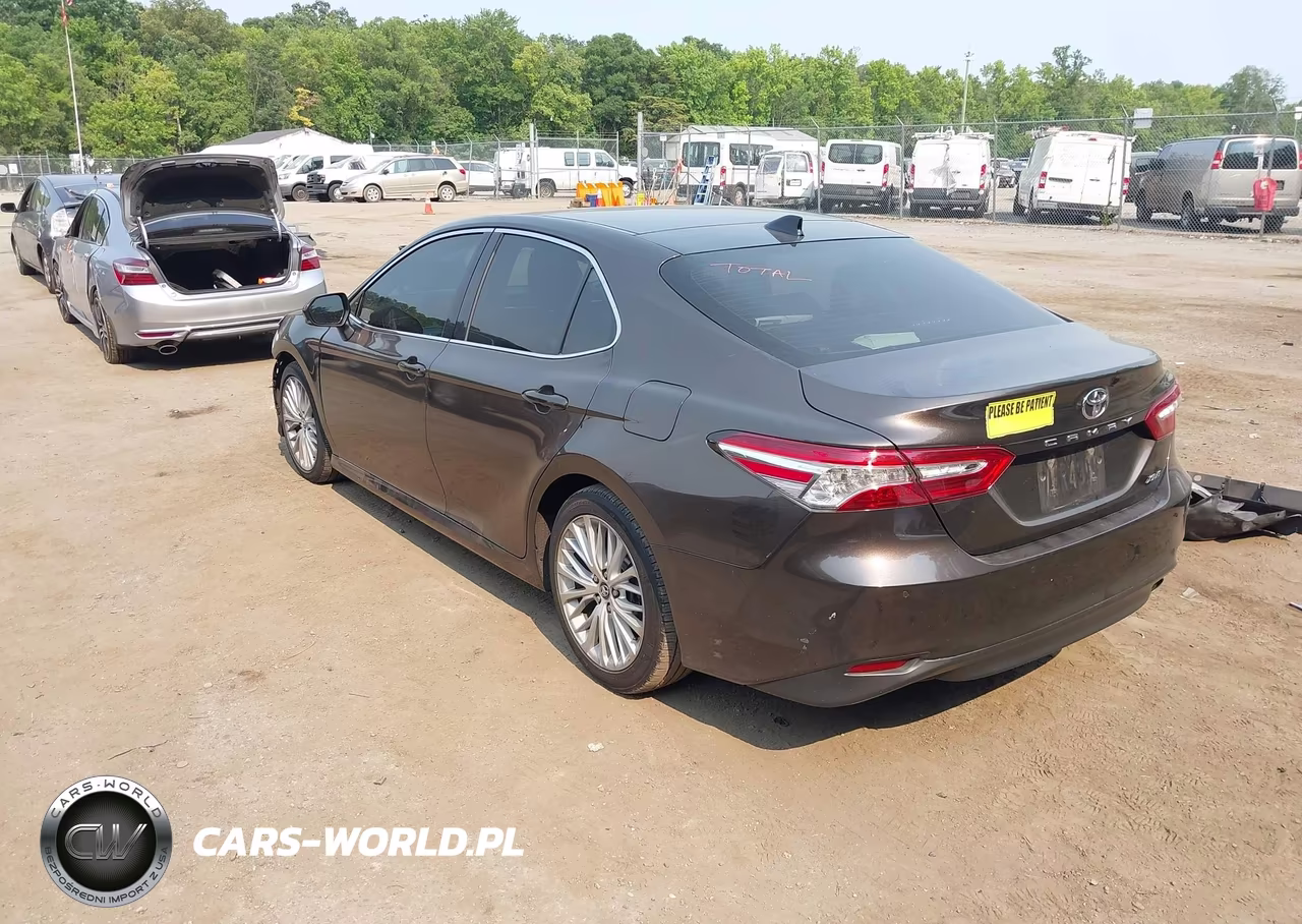 2018 Toyota Camry Xle VIN:4T1B11HK0JU150696 - 3