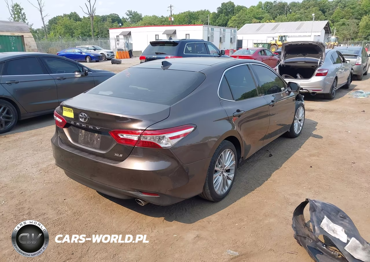 2018 Toyota Camry Xle VIN:4T1B11HK0JU150696 - 4