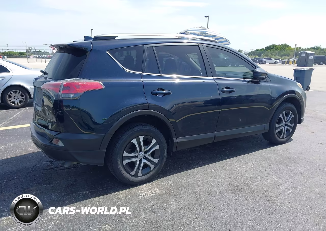 2018 Toyota Rav4 Le VIN:JTMZFREV0JD130966 - 4