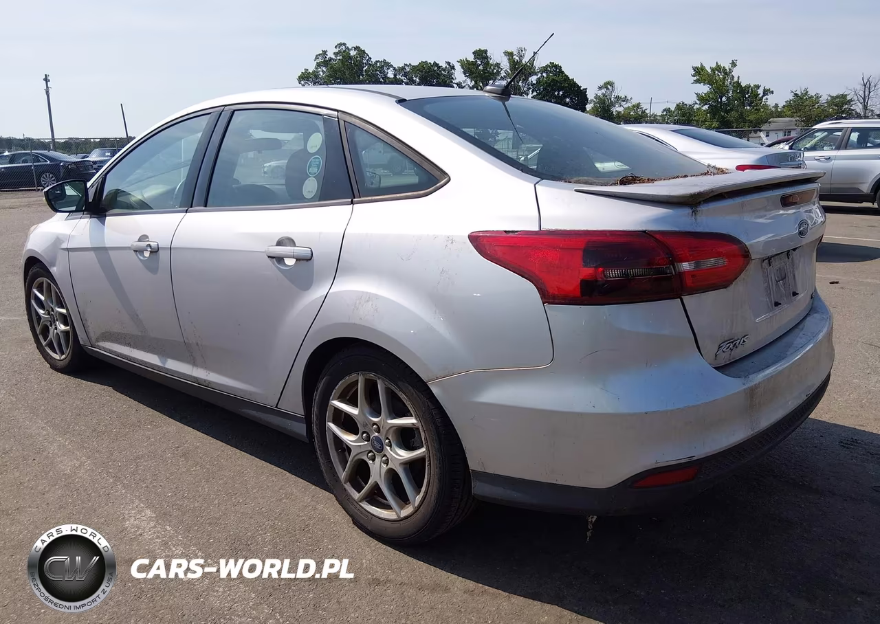 2015 Ford Focus Se VIN:1FADP3F24FL267209 - 3