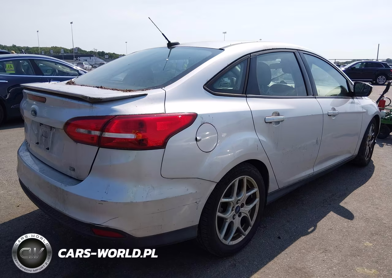 2015 Ford Focus Se VIN:1FADP3F24FL267209 - 4