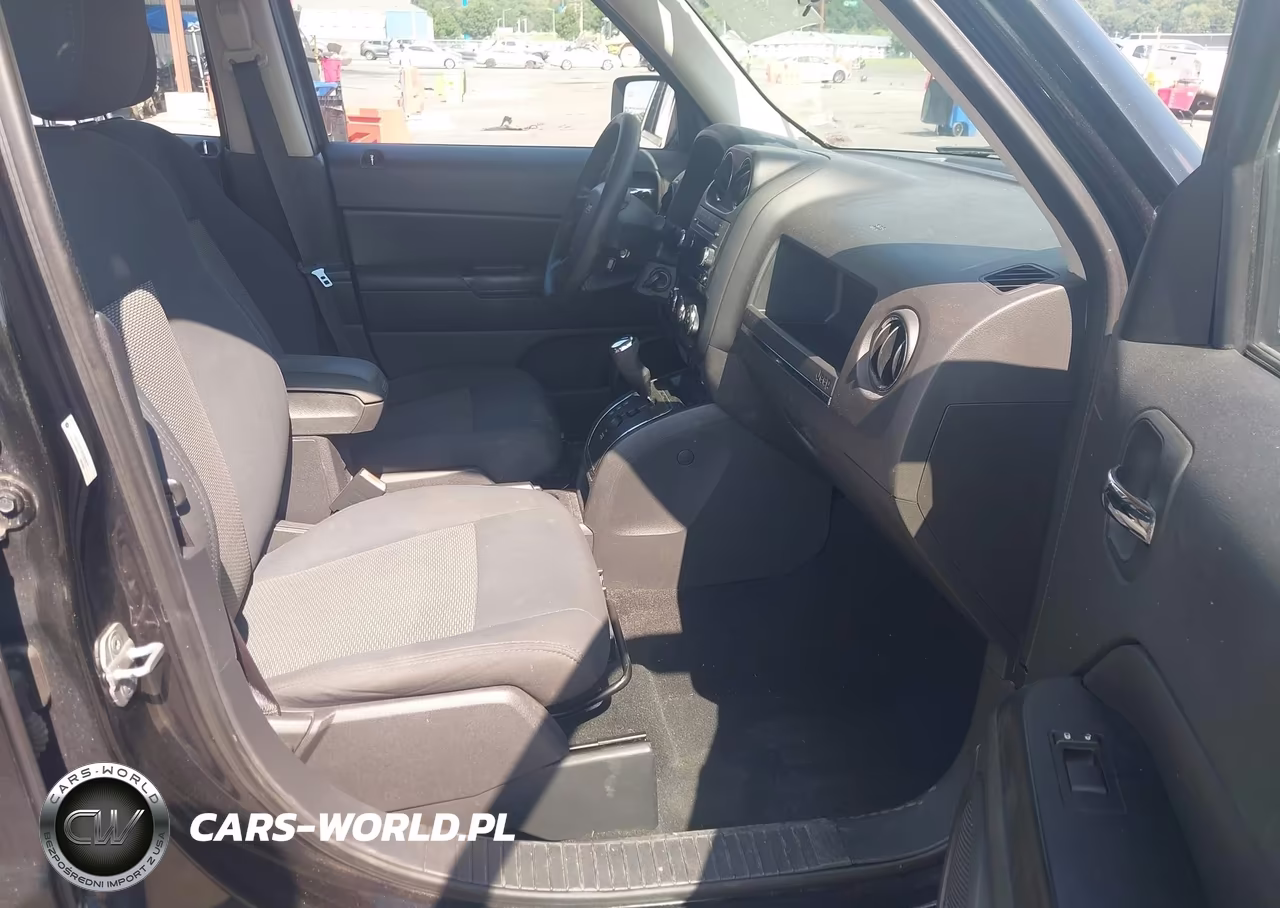 2010 Jeep Patriot Sport VIN:1J4NT2GB3AD589811 - 5
