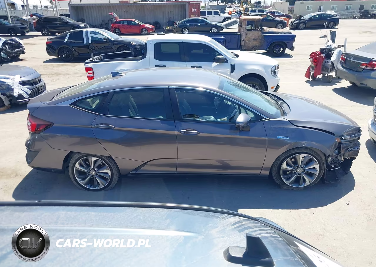 2018 Honda Clarity Plug-In Hybrid Touring VIN:JHMZC5F38JC008729 - 17
