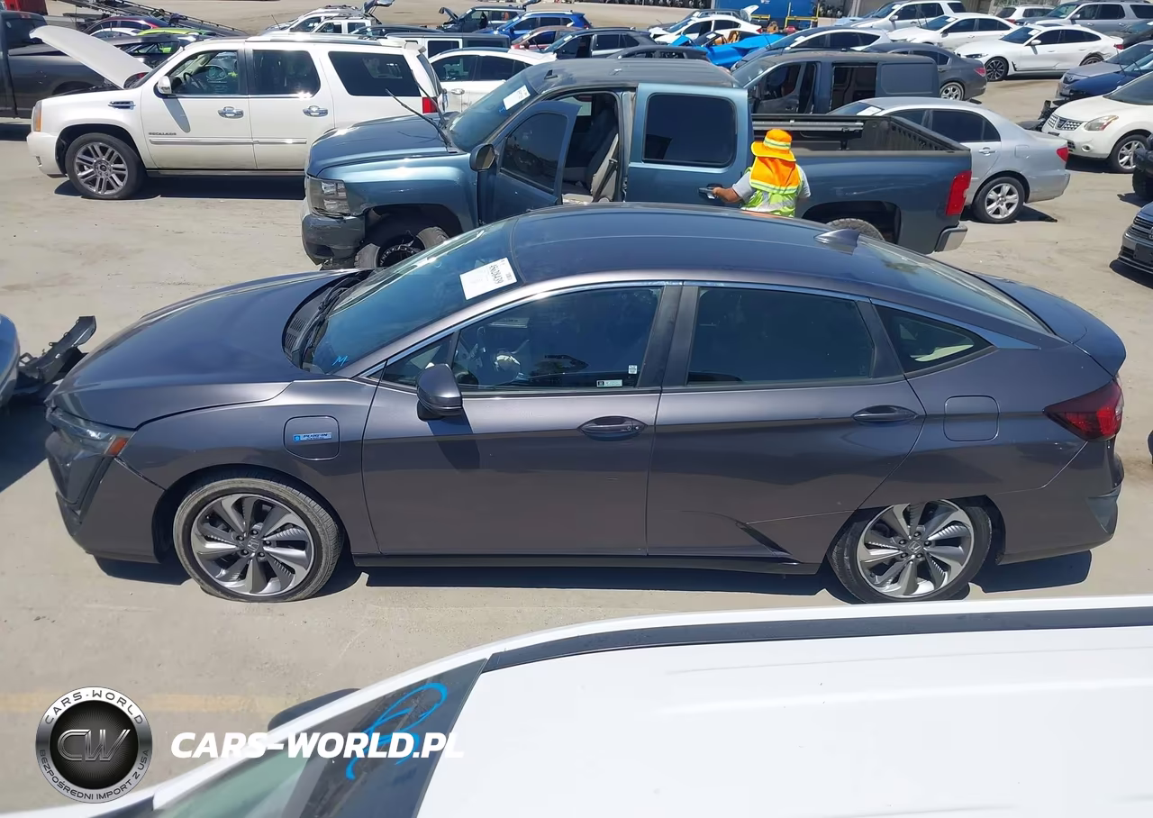 2018 Honda Clarity Plug-In Hybrid Touring VIN:JHMZC5F38JC008729 - 18