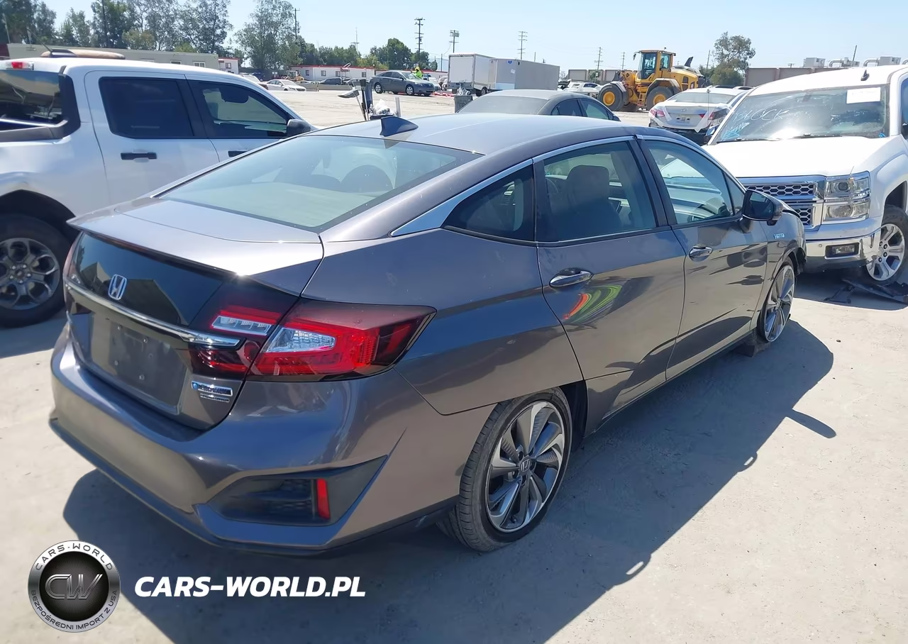 2018 Honda Clarity Plug-In Hybrid Touring VIN:JHMZC5F38JC008729 - 4