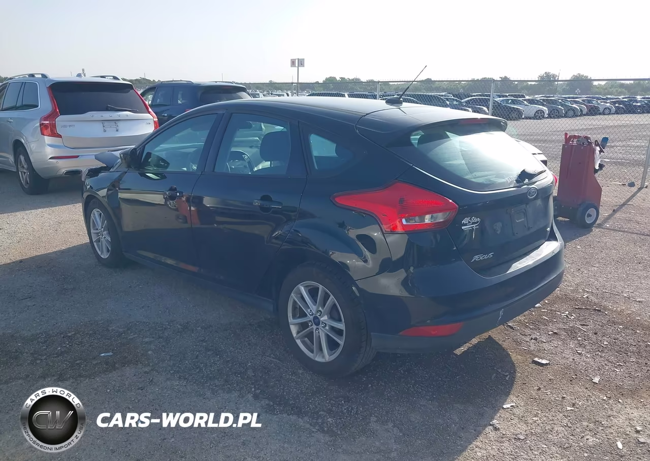 2018 Ford Focus Se VIN:1FADP3K24JL262185 - 3
