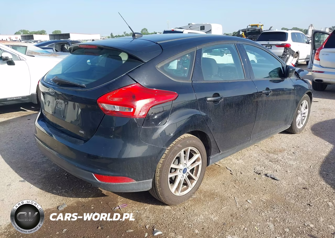 2018 Ford Focus Se VIN:1FADP3K24JL262185 - 4