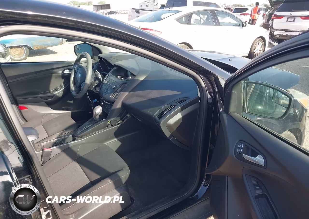 2018 Ford Focus Se VIN:1FADP3K24JL262185 - 5