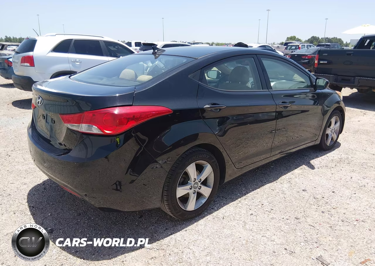 2013 Hyundai Elantra Gls VIN:5NPDH4AE2DH375408 - 4