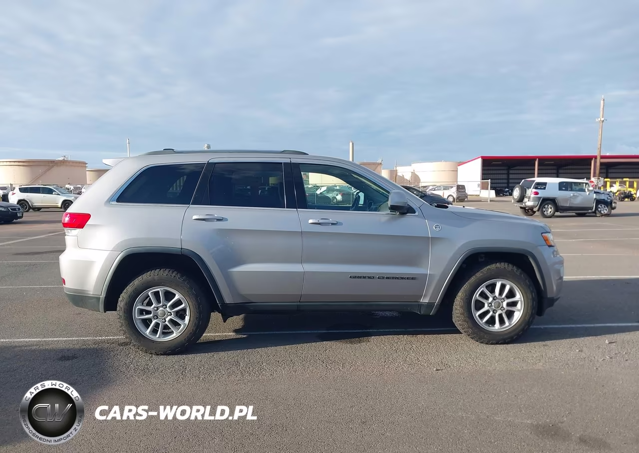 2018 Jeep Grand Cherokee Laredo E 4X4 VIN:1C4RJFAG4JC452598 - 17