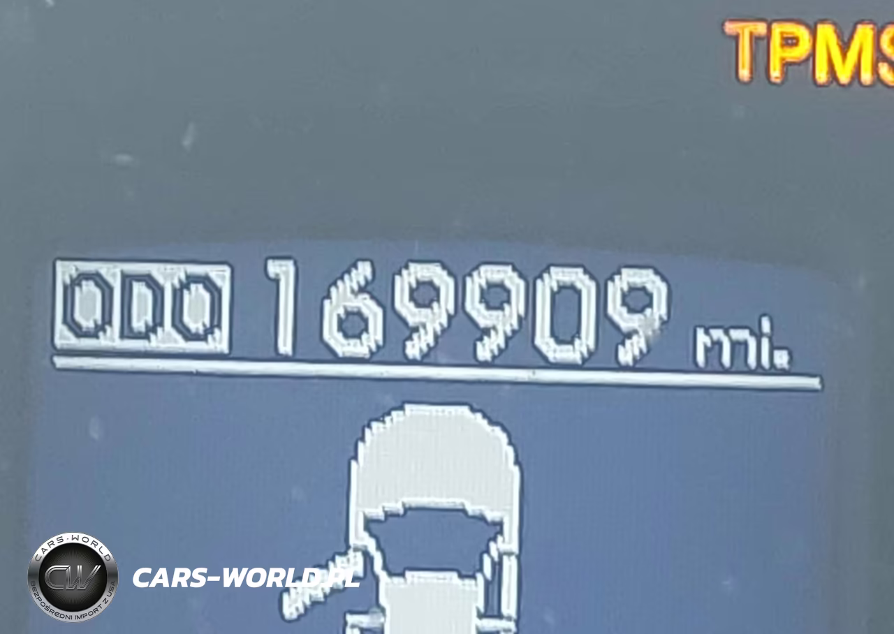 2010 Hyundai Genesis 4.6 VIN:KMHGC4DF9AU085549 - 16