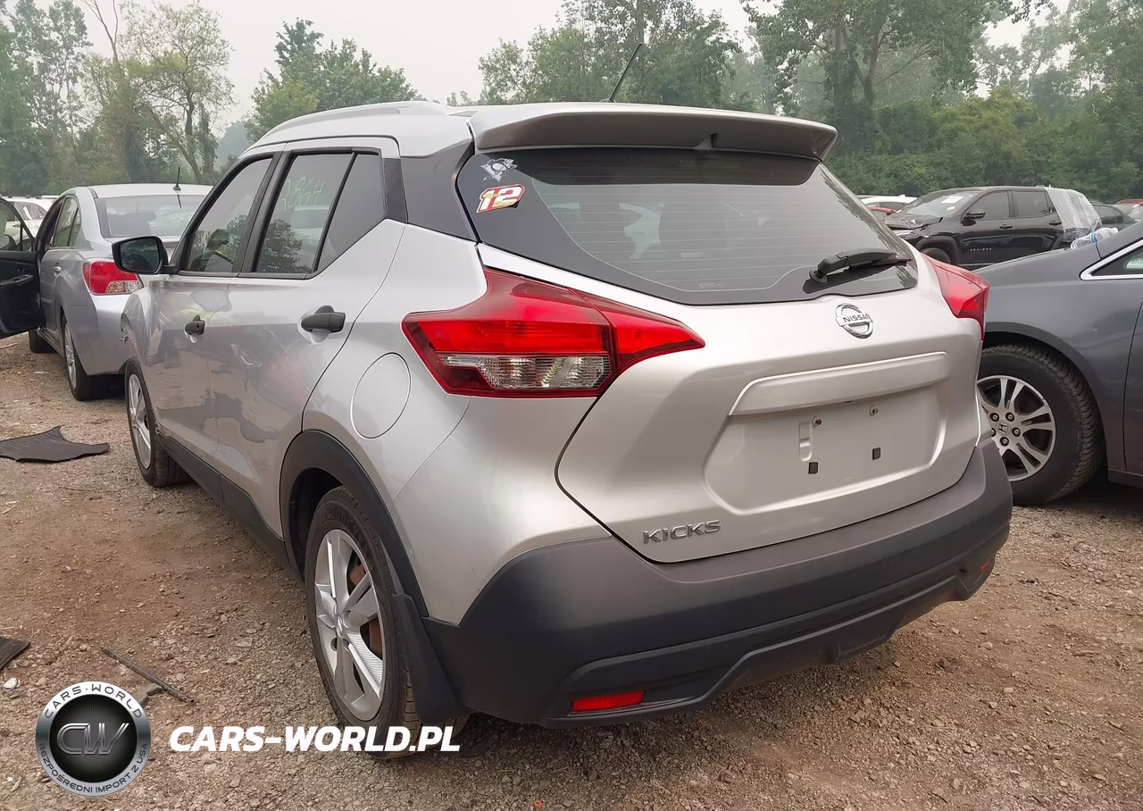 2018 Nissan Kicks S VIN:3N1CP5CU6JL542442 - 3